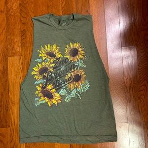 Zac Brown band sleeveless shirt. Size women’s medium. Great condition